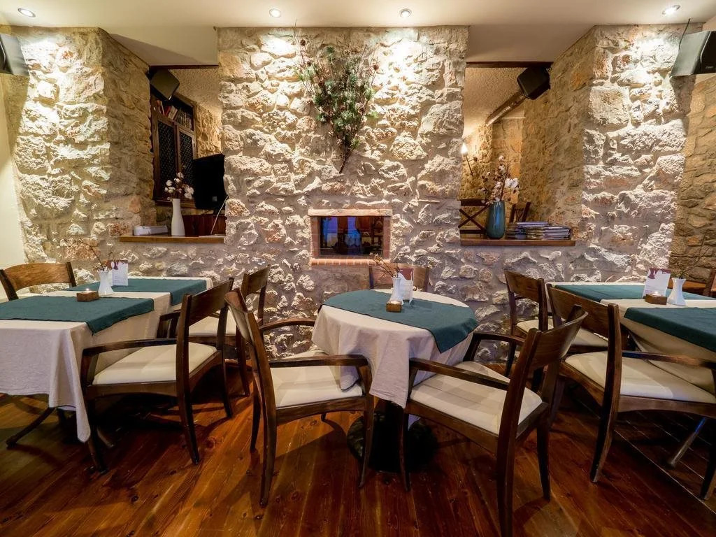 Erochos Suites Hotel