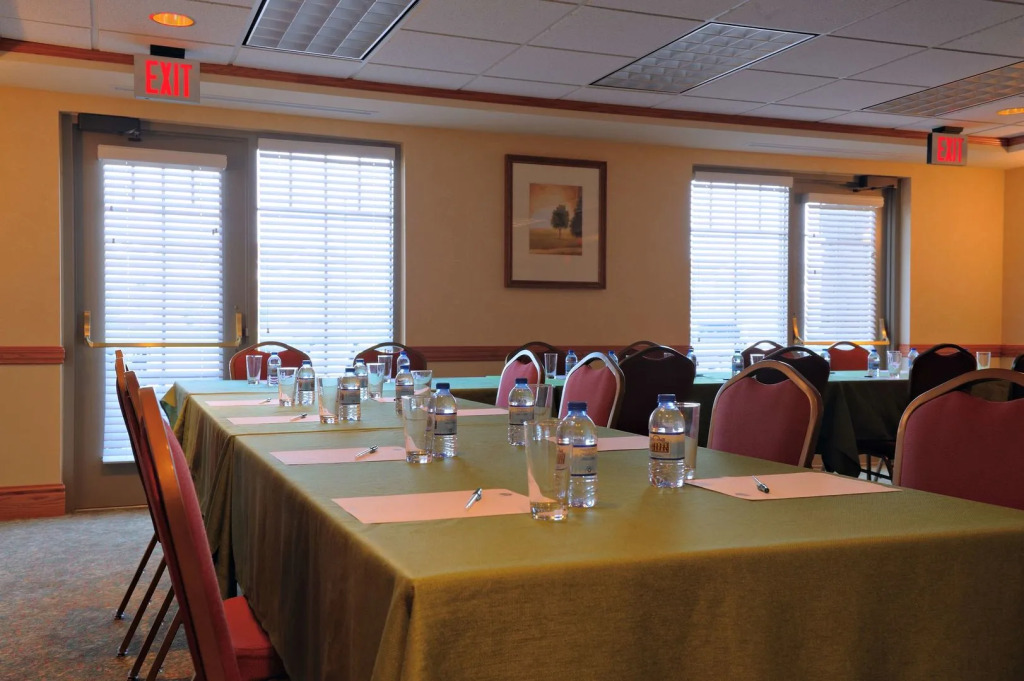Country Inn & Suites by Radisson, Grand Forks, ND