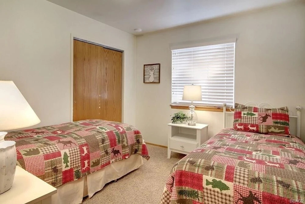 Karin's Cottage - 2br/1ba/walk To Shuttles/wifi/fireplace/fencedyard/barbeque 2 Bedroom Home