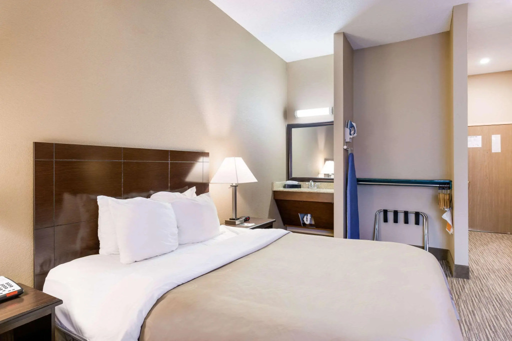 Quality Inn I-70 Near Kansas Speedway