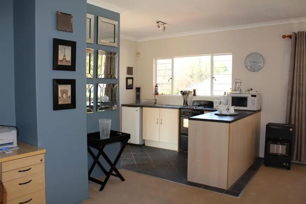 Vair's Place Guest House in Sandton Paulshof - Apartment, Lux Suites & Spa
