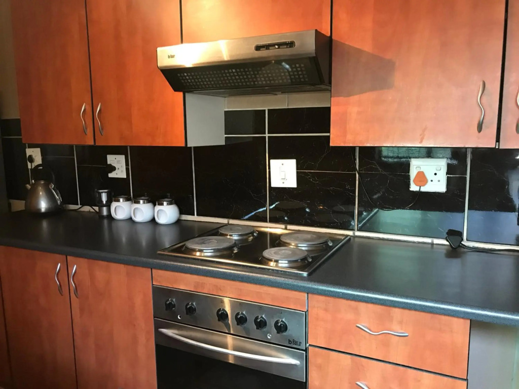 Contemporary Stay at Giraffe Cottage