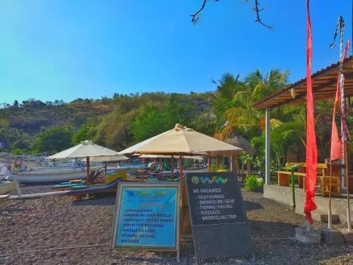 COCONUT BEACH BUNGALOWs & WARUNG