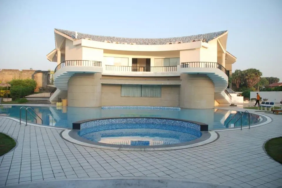 Azzaro Resort & Spa