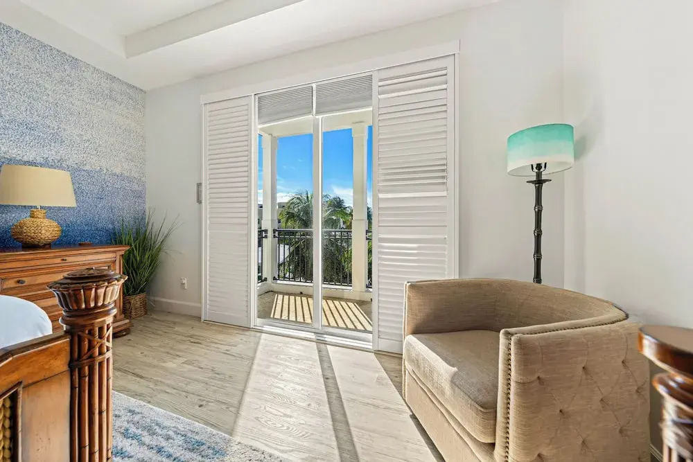 Walk to Hollywood Beach: Luxury Family Getaway!