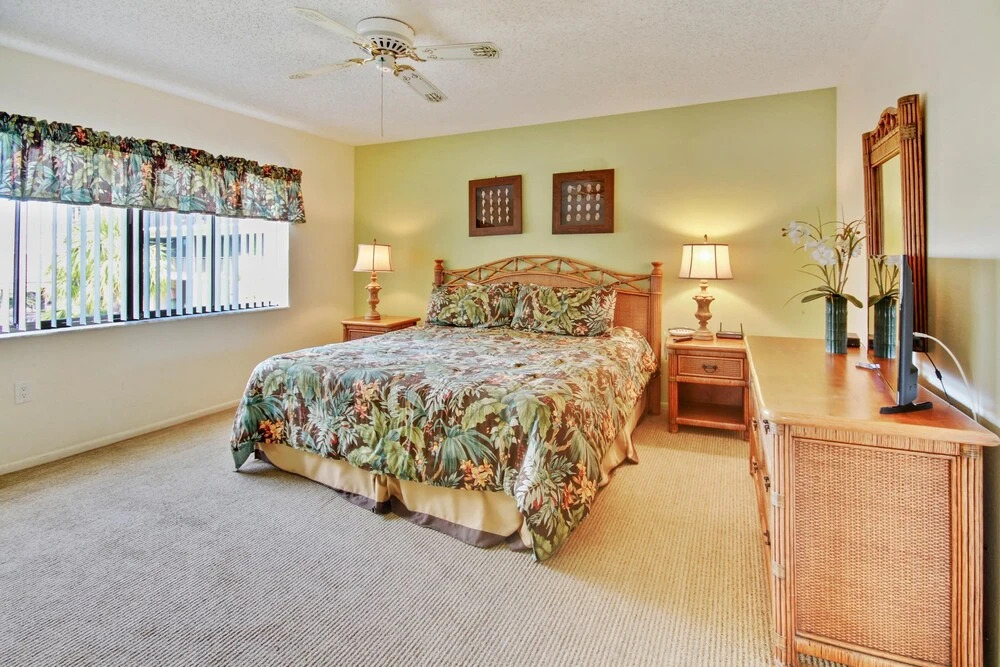 Land's End 307 Building 11 End Unit/direct Beachfront!