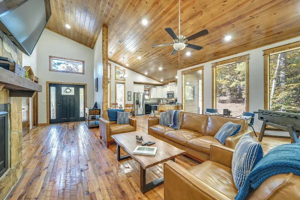 Furnished Deck, Hot Tub! Family Gem in Broken Bow