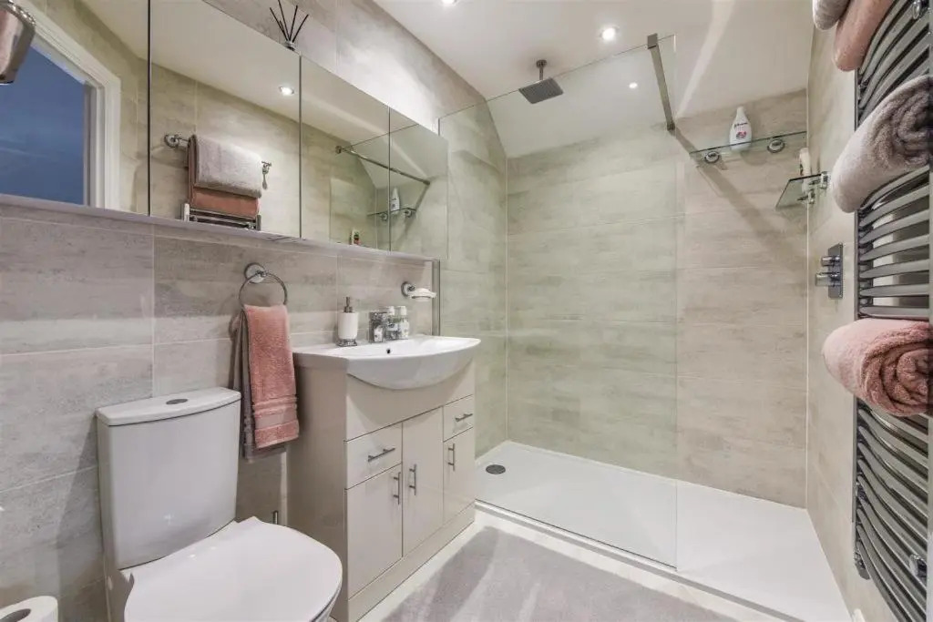 Luxury 4 Bedroom Detached House