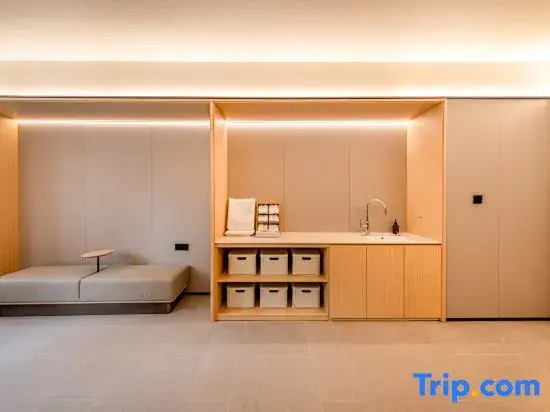 Ji Hotel (Guiyang Baiyun Middle Road Metro Station)