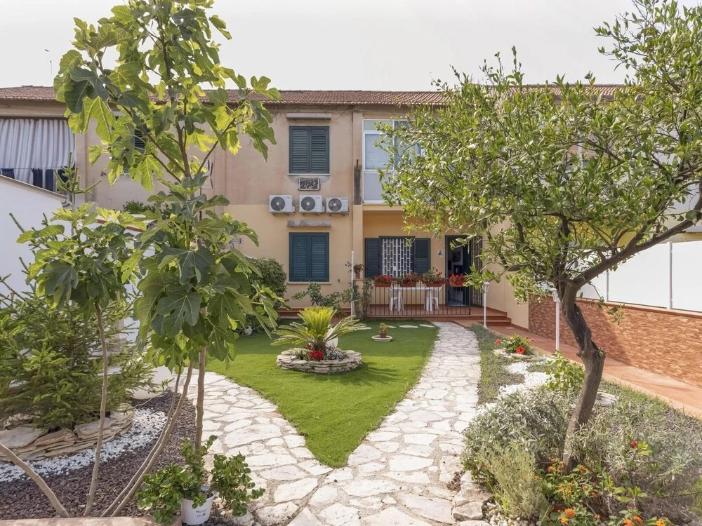 Beautiful Holiday Home in Palermo With Balcony and Netflix
