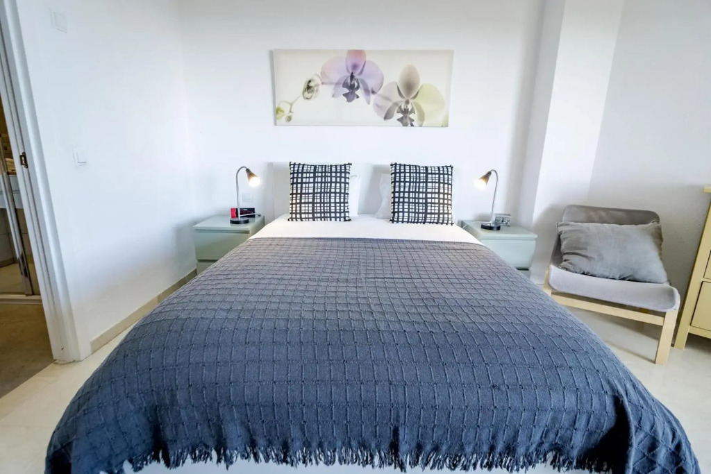 LL- Cozy apartment just next to the beach