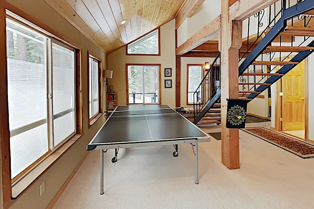 Charming Tahoe Donner Cottage by RedAwning