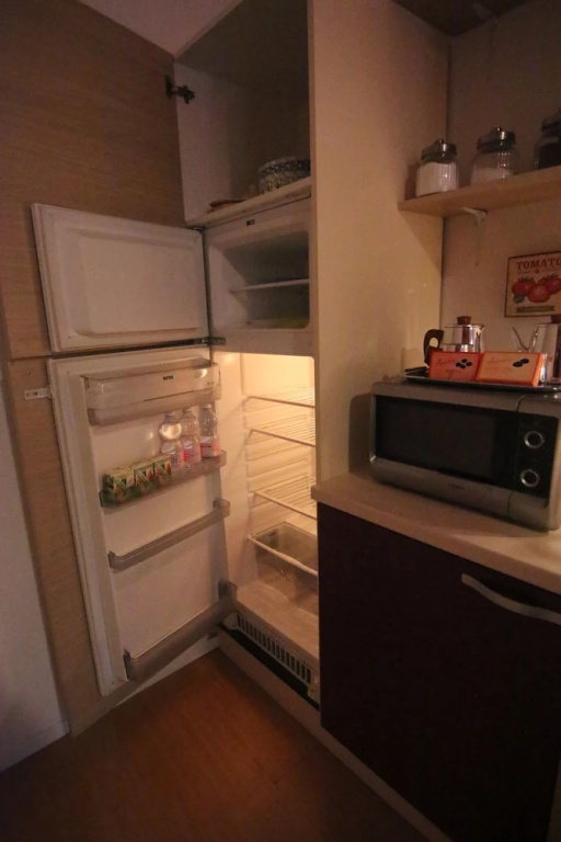"7 SORELLE B&B" camere in pieno centro città con bagno privato, FREE HIGH SPEED WI-FI, NETFLIX
