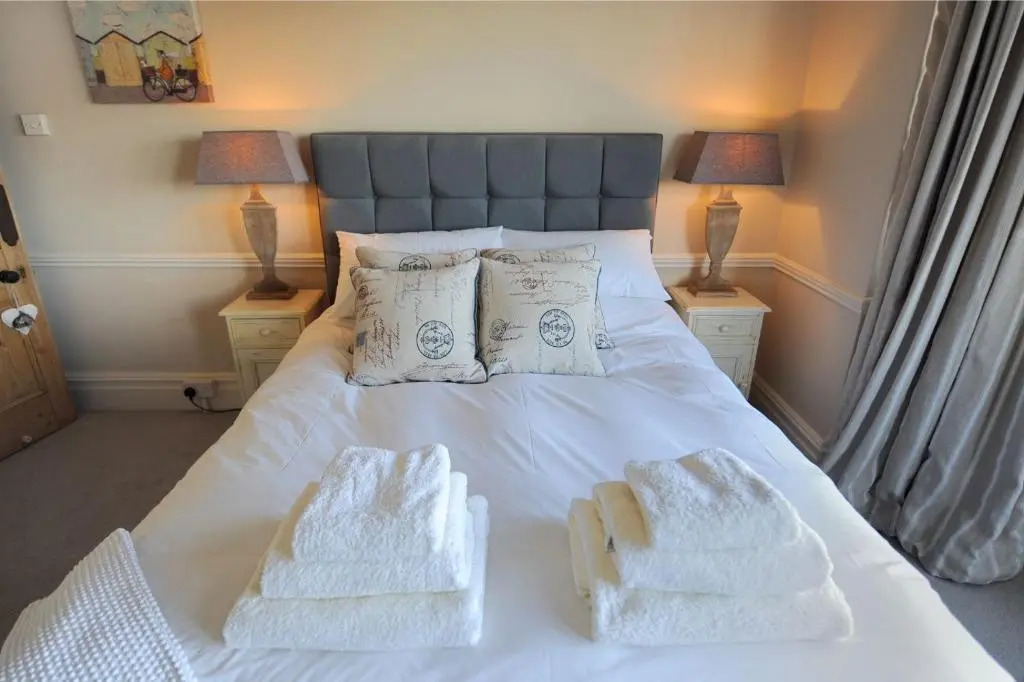 2 Hadleigh Villas
