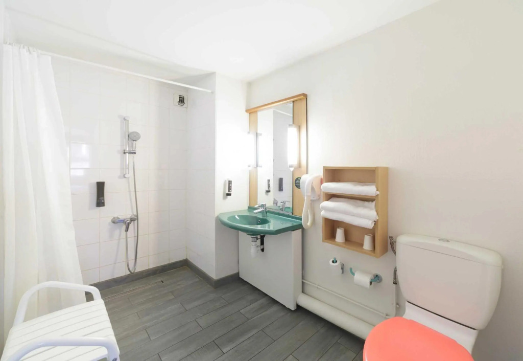 B&B HOTEL Lourdes Centre Gare 3 étoiles