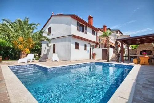 Holiday home Stinjan Prilaz Plazina