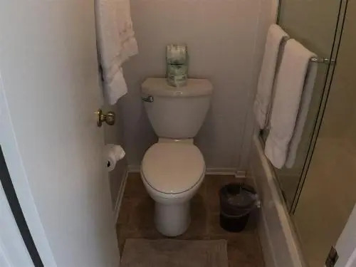 Edgewater #8 2BR 2BA Lake View