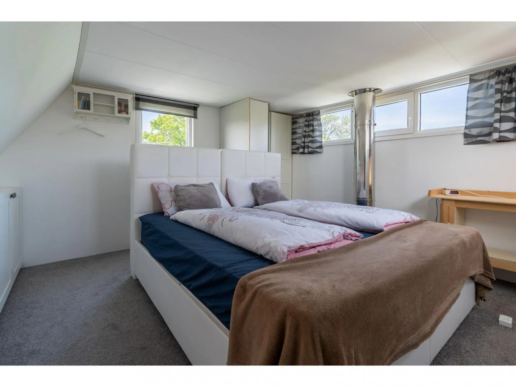 Bungalow in the child-friendly park De Klepperstee near the beach