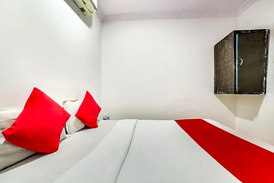 OYO 66982 Hotel Skyway Inn