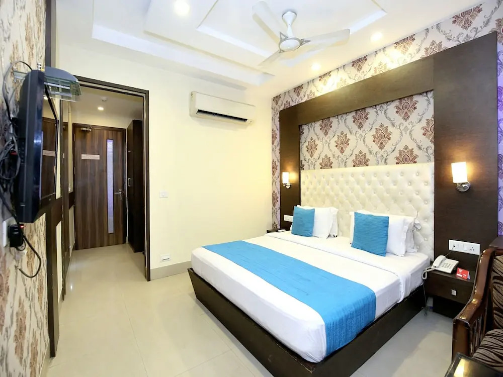 OYO 2107 Hotel Akash Continental