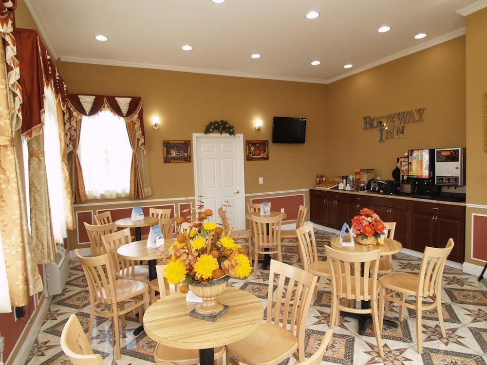 Parkway Inn