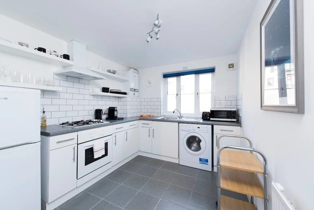 Lovely 2BR Flat in East London!