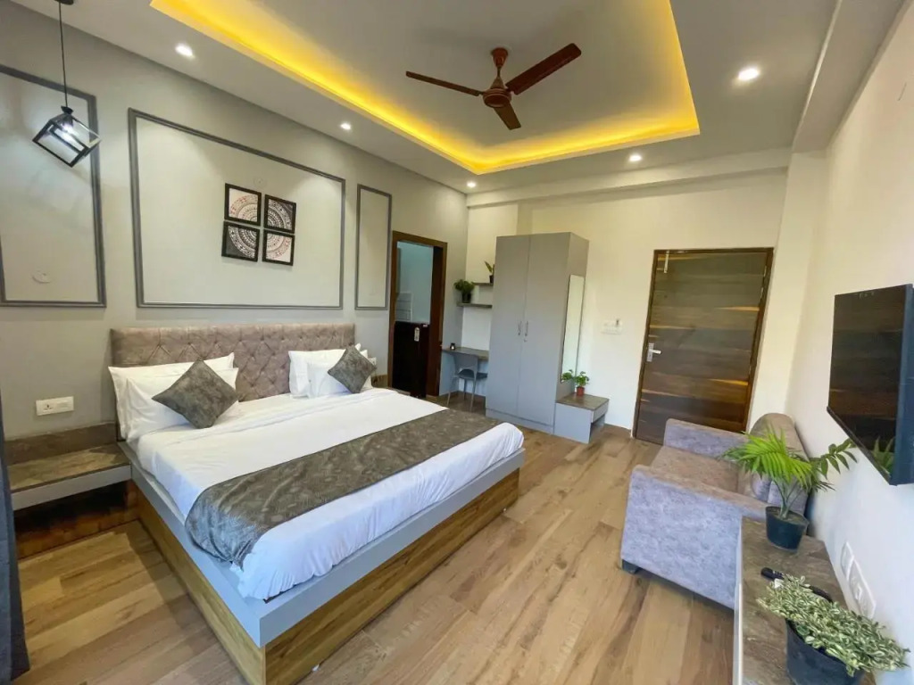 1 BR Boutique stay in Golf Course Road, Gurgaon (04AF), by GuestHouser