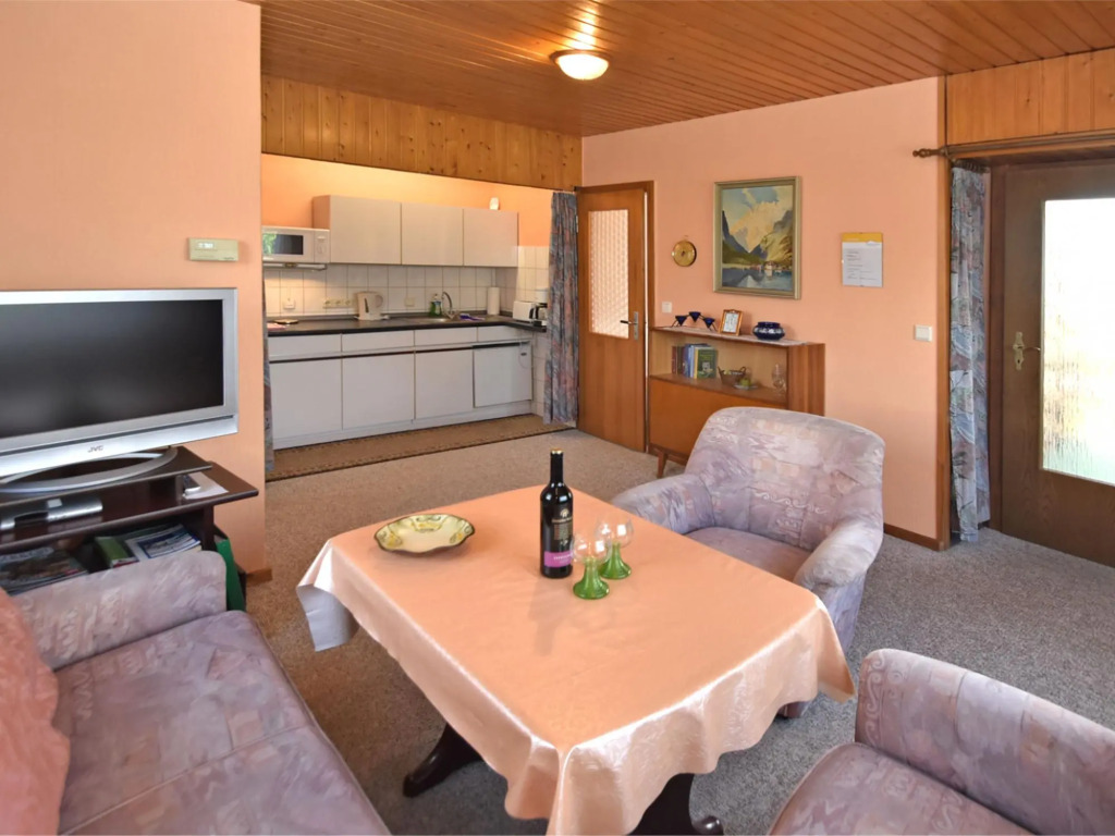 Cozy Holiday Home in Grossbreitenbach near Schwarza Valley