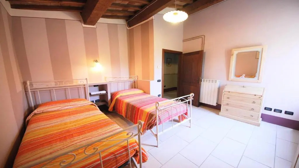 Gardens, Pool, Jaccuzzi Spoleto-poolside-slps 20 1 Hour to Rome