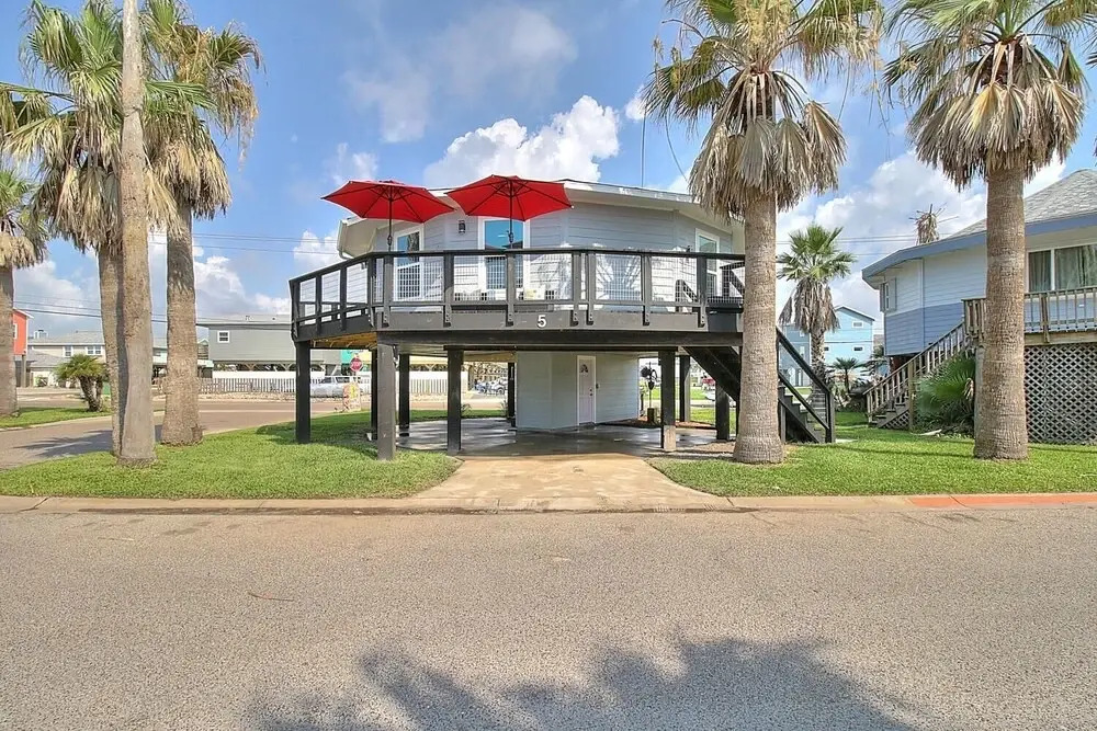Sunday Villas La Sirena Home Steps to Pool by Redawning