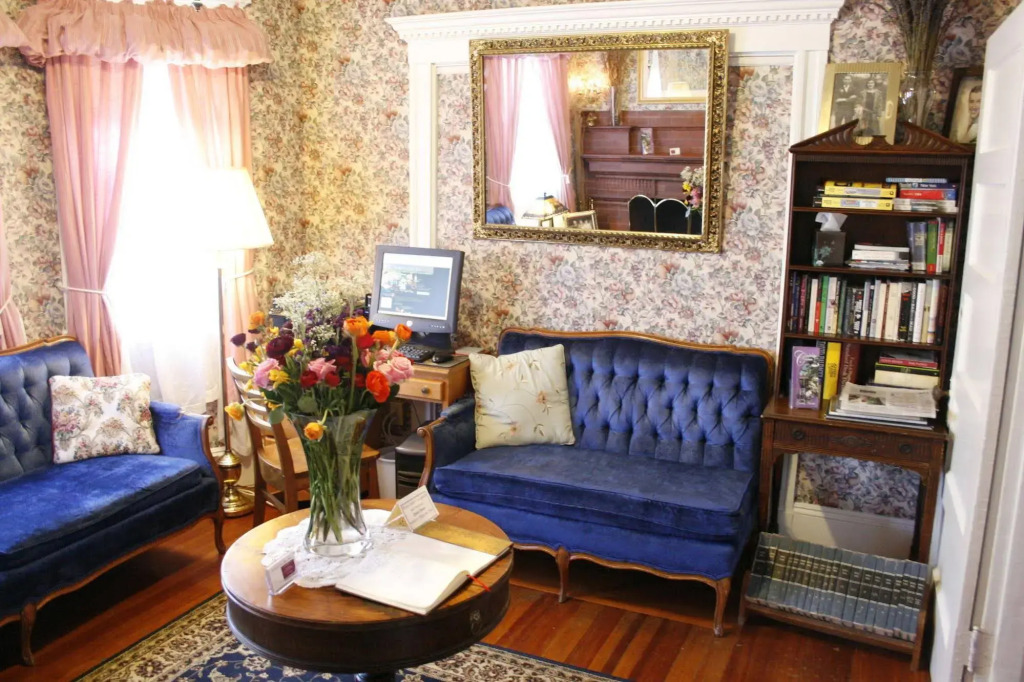 The Coolidge Corner Guest House: A Brookline Bed and Breakfast