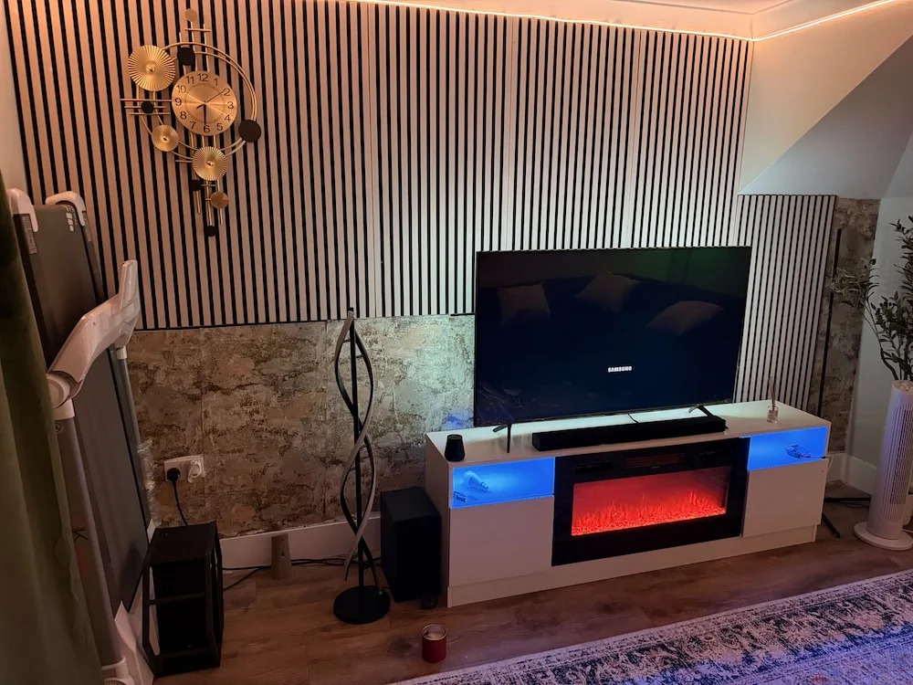 2 Bedroom With Electric Charging and Parking