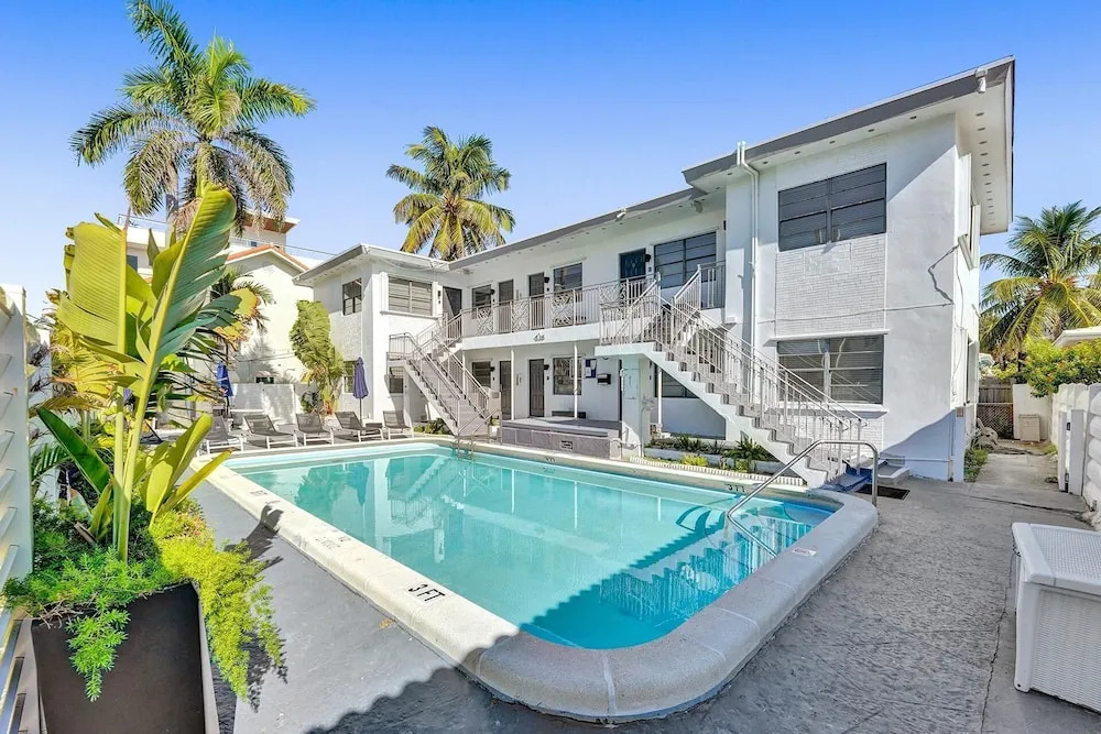 Waves On Desoto Rental Unit With Pool