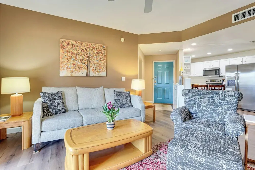 14 Mi to Dtwn: Phoenix Condo w/ Balcony & Spa!