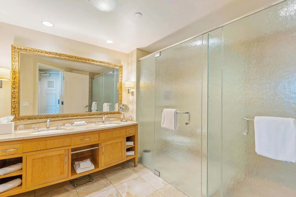 Stylish Renovated Studio at Trump Tower 3324