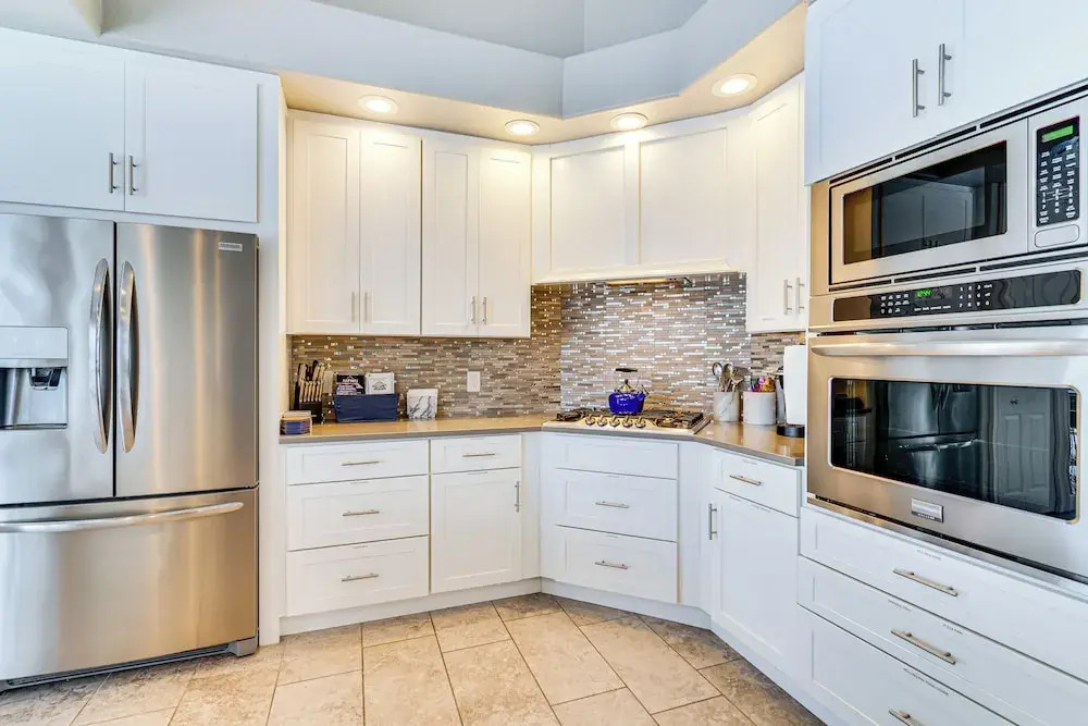 Canalfront Pool & Hot Tub: Home in Cape Coral