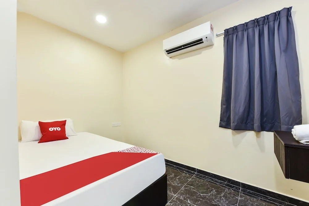 OYO 90445 Th Hotel