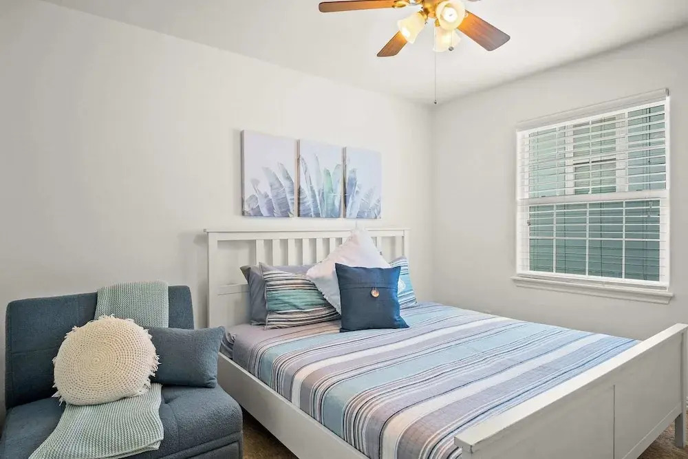Fin and Feather - Cozy for 8