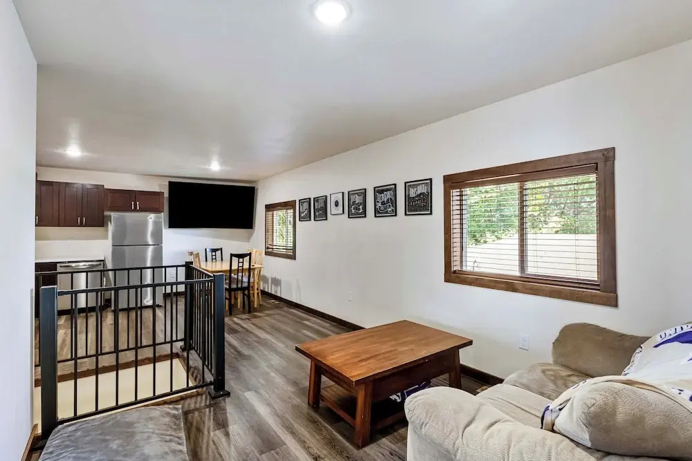Lakefront Washington Home w/ Private Pool & Sauna