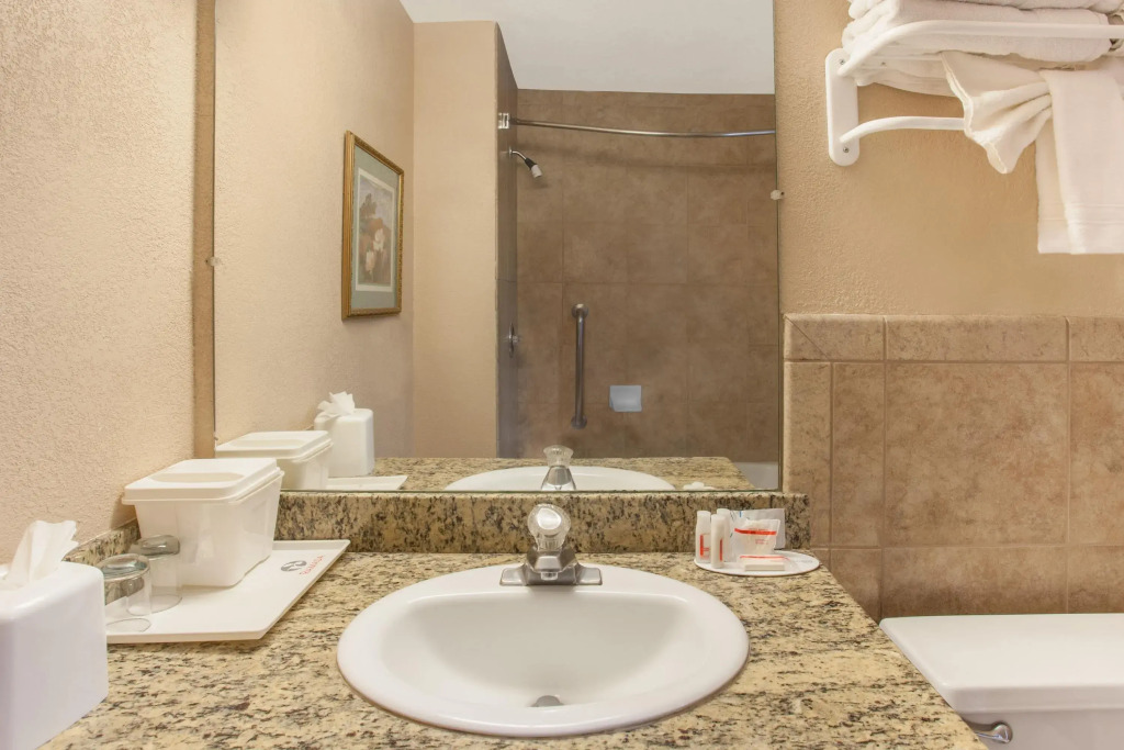 Ramada by Wyndham Fresno North