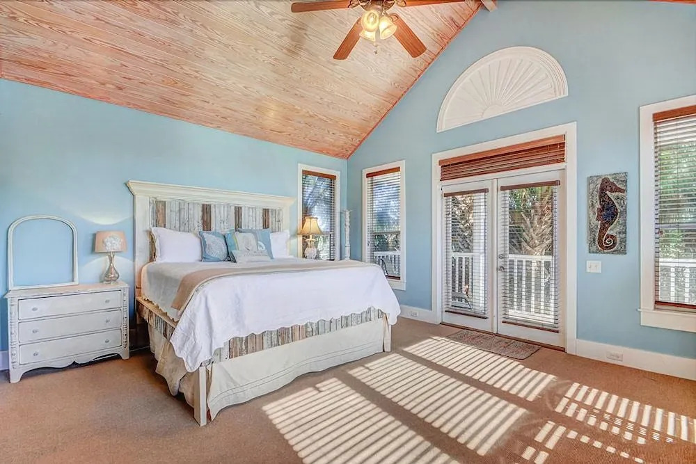 GOING COASTAL 3 Bedroom Holiday Home by Five Star Properties