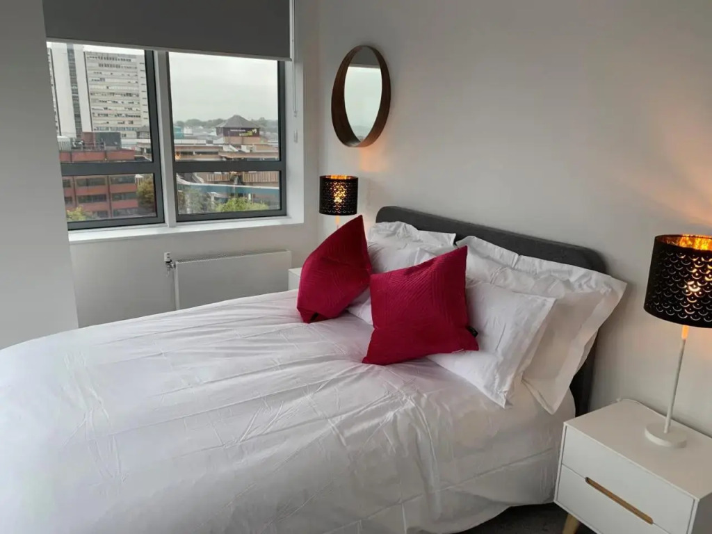 Bracknell - A Spectacular Dual Aspect 1 Bedroom Flat