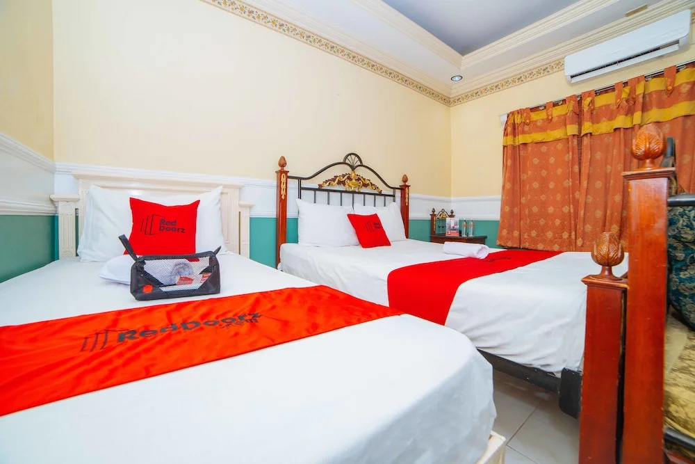 RedDoorz @ Fields Avenue Angeles City