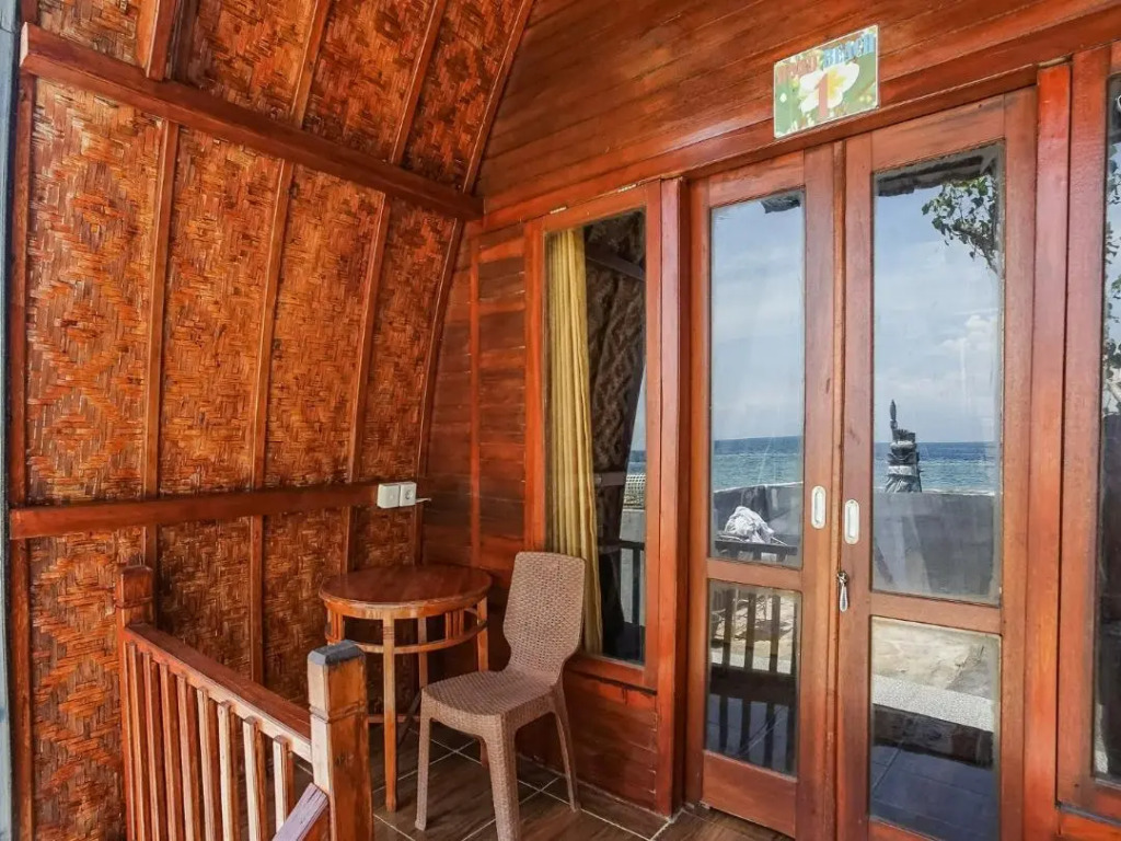 Road Beach Villa