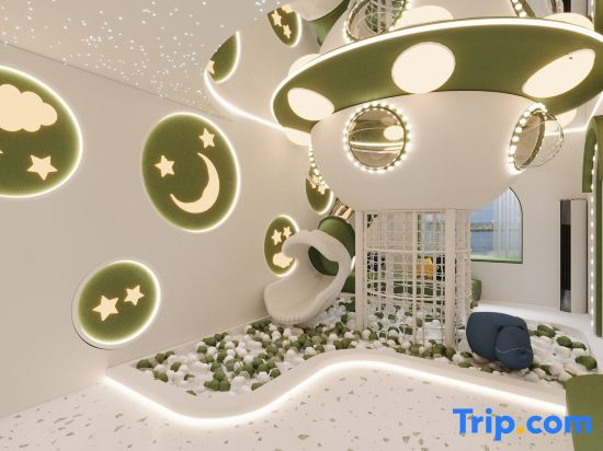 Lume White · Childhood Fun Hidden Luxury Parent Child Homestay (Chengdu Panda Base Branch)