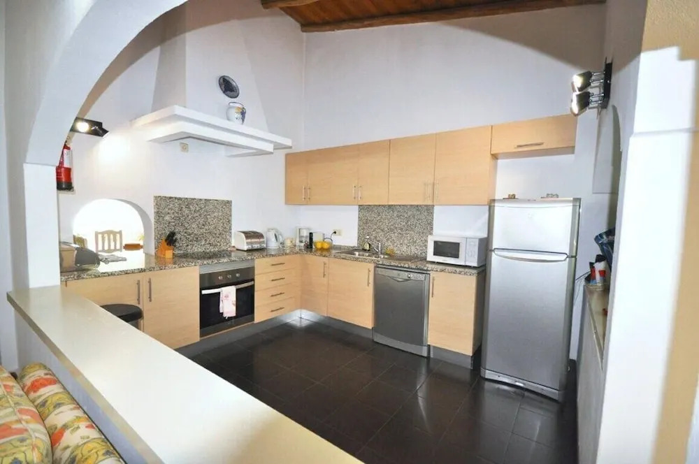 Fantastic outdoor area, private pool, Tennis Court Golf Practice Facility
