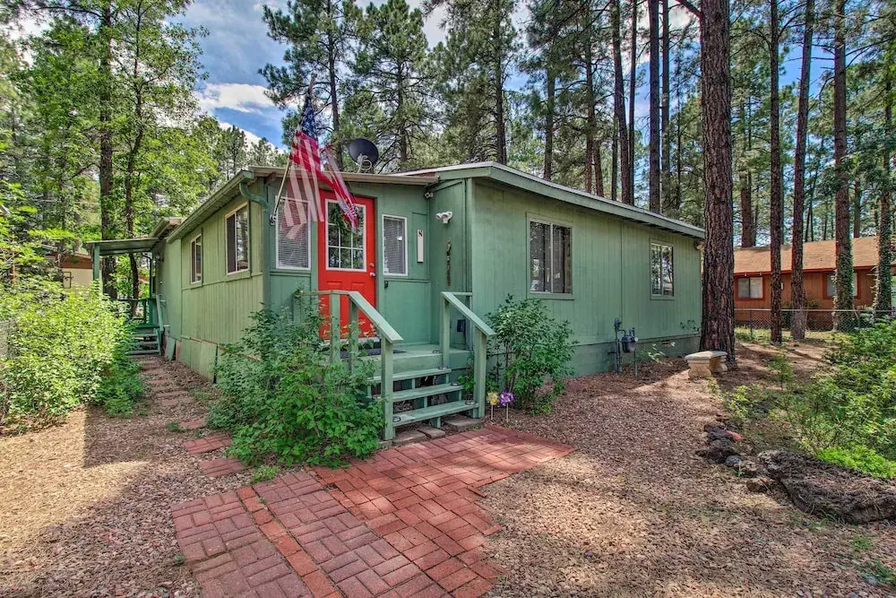 Woodsy Retreat w/ Deck - 2 Mi to Rainbow Lake!