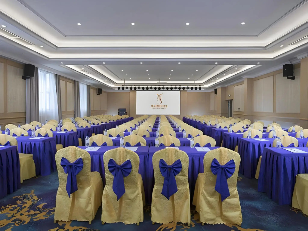 Vienna International Hotel (Foshan Eternal Love Xiqiao Mountain Scenic Area)