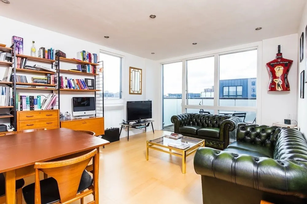 1 Bed Top Floor Flat near Shoreditch