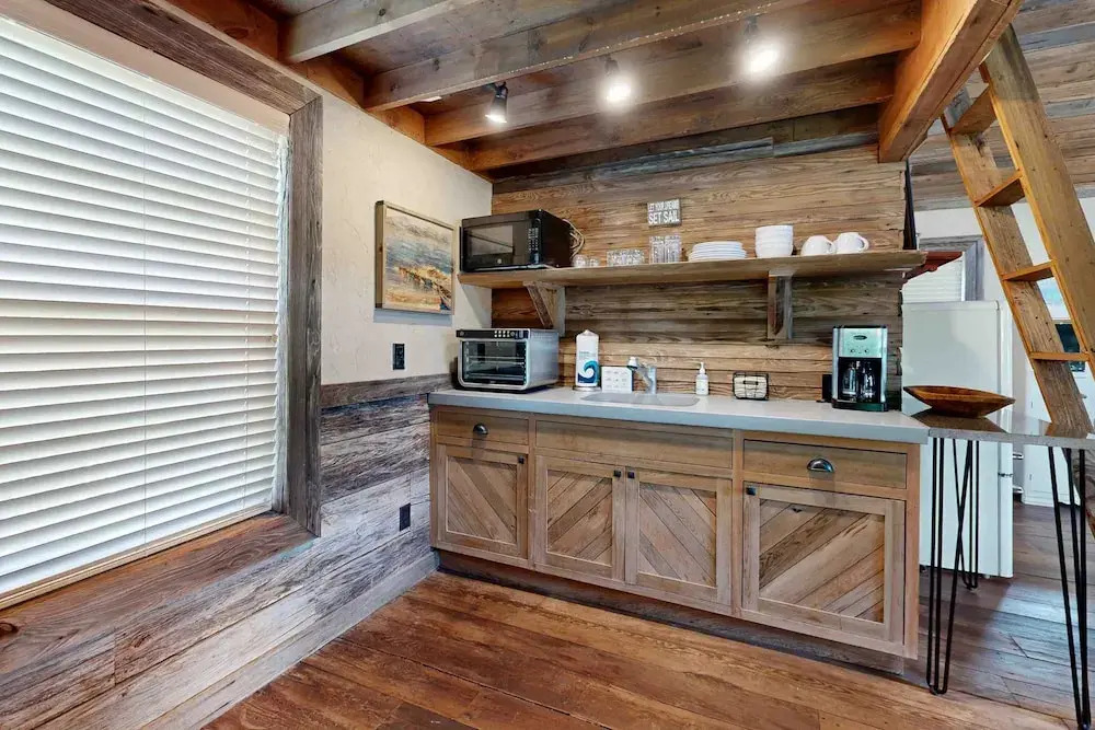 Charming Spanish-style Home in Davis Shores Walk to Downtown, Beach & Local Fun